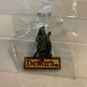 Vintage DEWAR'S Collectors Scotsman Logo Scotch Whiskey Lapel Pin Tie Tac NIP